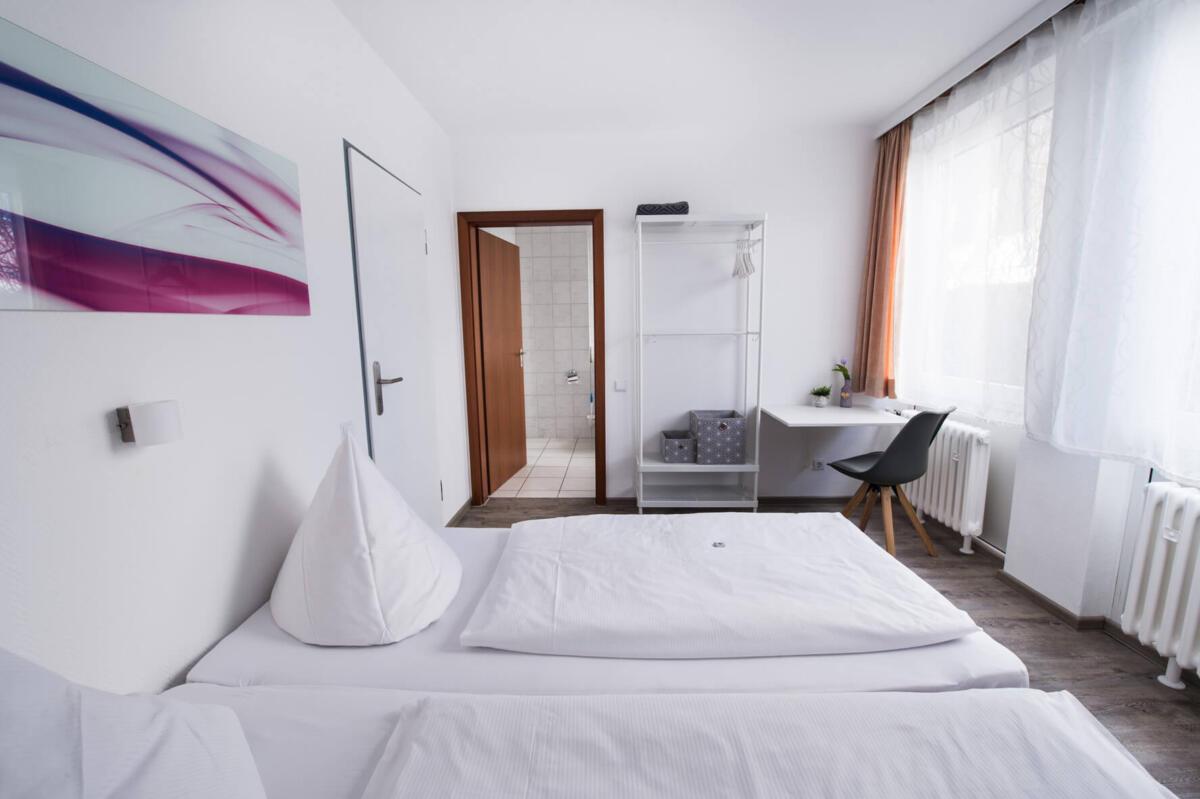 Frankfurter Straße 176, 34134 Kassel (SOVA Guesthouse)